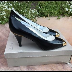 Black heel. Gold pointed toe